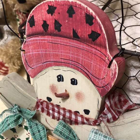 15x8” Wooden Snowman with Mittens - Picture 3 of 4
